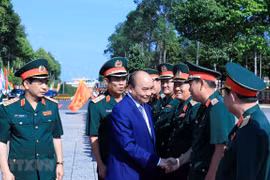 Visita premier de Vietnam Zona Militar 9 