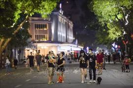 Distrito de Hoan Kiem en Hanoi se prepara para dar la bienvenida al Año Nuevo