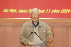 Máximo dirigente vietnamita asiste a reunión de Comisión Militar Central