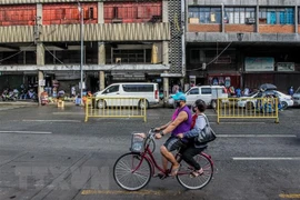 Filipinas prolonga restricciones para prevenir el COVID-19