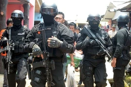 Policía de Indonesia arresta a seis presuntos terroristas