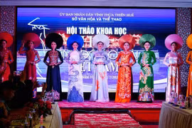 Celebran simposio sobre “Hue - Capital del Ao Dai de Vietnam”