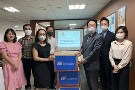 Empresa surcoreana dona 10 mil mascarillas a trabajadores vietnamitas