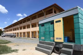 Camboya convierte escuela secundaria en centro de salud para viajeros entrantes