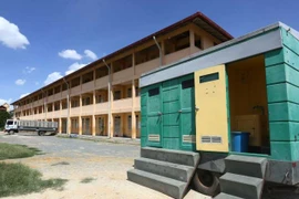 Camboya convierte escuela secundaria en centro de salud para viajeros entrantes