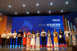Honran a ganadores de los Premios de Prensa de la Agencia de Noticias de Vietnam 