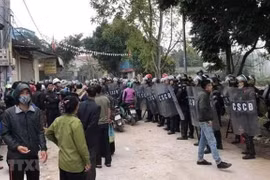 Fallecen tres policías en disturbios en comuna suburbana de Hanoi