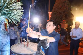 Autoridades de Hanoi rinden homenaje a héroes y mártires