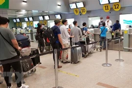 Retornan al país 350 vietnamitas varados en Angola