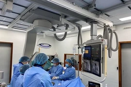 Realizan primera cirugía híbrida en paciente con cardiopatías congénitas en Vietnam