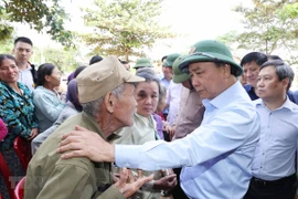 Premier de Vietnam decide suministra desinfectantes químicos de reserva nacional a provincias centrales