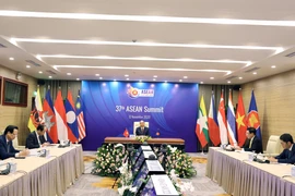 Primer ministro de Vietnam preside la sesión plenaria del XXXVII Cumbre de la ASEAN 