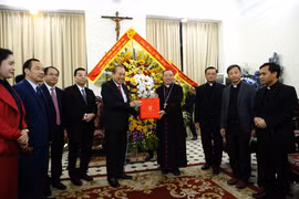 Felicita vicepremier de Vietnam a comunidad católica por Navidad