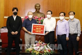 Entrenador de fútbol Park Hang Seo contribuye a la lucha contra coronavirus en Vietnam