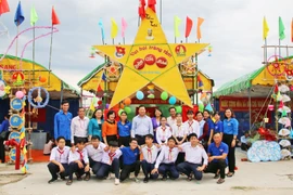 Organizan fiesta del medio otoño para niños en provincia vietnamita de Long An