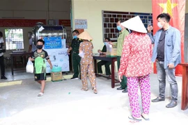 Ciudad Ho Chi Minh asiste a personas afectadas por el COVID-19
