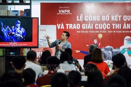 Entregan premios del concurso fotográfico "Resiliente Vietnam"