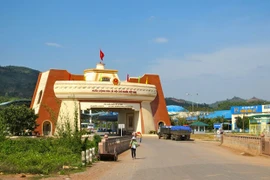 Laos reabre puertas fronterizas para facilitar los negocios