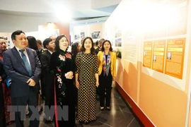 Exposición conmemora aniversario del Comité del Partido Comunista de Vietnam en Hanoi