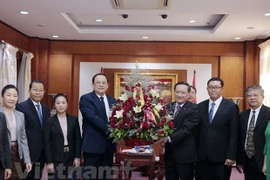 Felicitan dirigentes laosianos a Vietnam por 75 aniversario de su independencia