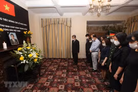Homenajean en país europeos a difunto exdirigente partidista de Vietnam 