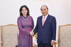 Primer ministro de Vietnam recibe a embajadora cubana