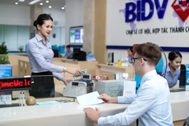 Sector bancario de provincia vietnamita extiende apoyo a clientes