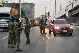 Filipinas cierra Manila por un mes para impedir propagación de COVID-19