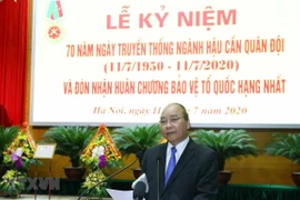 Premier de Vietnam asiste al aniversario del día tradicional del sector de logística militar