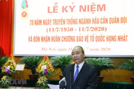 Premier de Vietnam asiste al aniversario del día tradicional del sector de logística militar