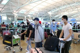 Vietnam Airlines regresan unos 400 ciudadanos vietnamitas de Corea del Sur