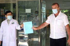 Más paciente de coronavirus dado de alta del hospital en Vietnam