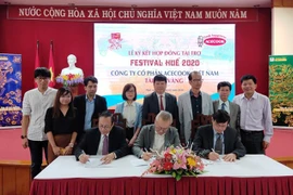  Firman acuerdo de patrocinio para Festival Hue 2020 en Vietnam