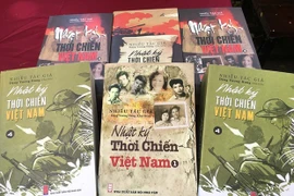 Efectúan encuentro con autores de colección de libros “Diario de tiempos de guerra en Vietnam”