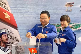 Jóvenes hanoyenses apoyan al Fondo "Por el mar y las islas de Vietnam"