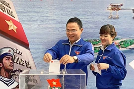Jóvenes hanoyenses apoyan al Fondo "Por el mar y las islas de Vietnam"