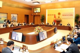 Comité Permanente del Parlamento vietnamita debate políticas de respaldo a pobladores