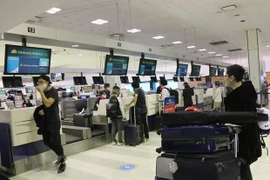 Traen de vuelta al país a más de 340 vietnamitas de Australia