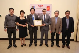 Vietnam brinda 10 mil mascarillas sanitarias al pueblo de Azerbaiyán