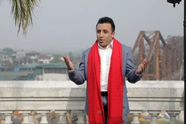 Cantante turco lanza vídeo musical en vietnamita