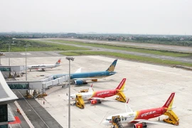 Tifón Molave afecta casi 130 vuelos en la región central de Vietnam