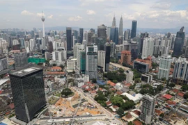 Malasia baja las tasas de interés a niveles récord