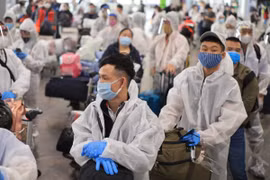 COVID-19: Regresan a país 370 ciudadanos vietnamitas desde Rusia