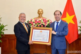 Otorgan Medalla de la Amistad al Embajador de Indonesia en Vietnam