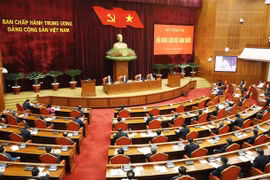 Se reúne máximo dirigente de Vietnam con altos funcionarios nacionales para abordar asuntos primordiales