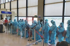 Repatrían a 350 ciudadanos vietnamitas desde Estados Unidos y Japón