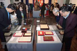 Inauguran en Hanoi exposición por los 90 años del Partido Comunista de Vietnam