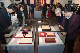 Inauguran en Hanoi exposición por los 90 años del Partido Comunista de Vietnam