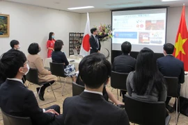 Empresas japonesas apoyan a estudiantes vietnamitas afectados por la pandemia