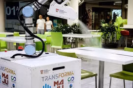 Singapur prueba robot desinfectante en lucha contra coronavirus
